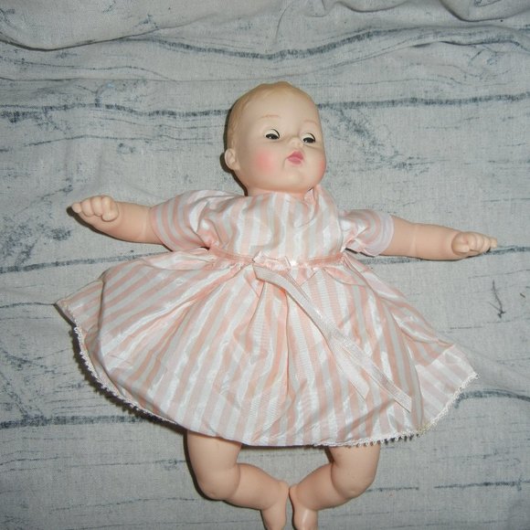 Madame Alexander Baby Doll Huggums Full of Posies - Picture 2 of 8